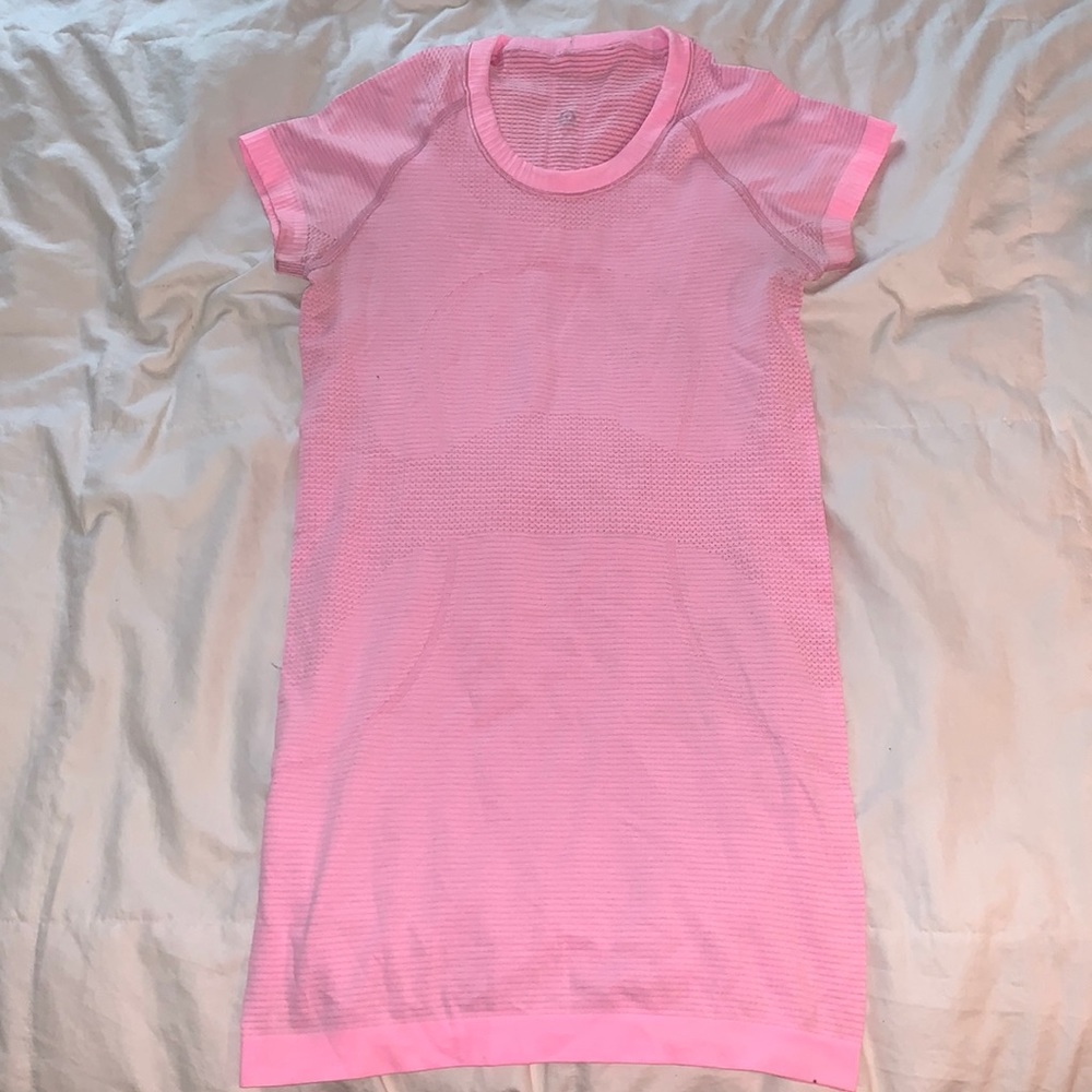 Lululemon bright pink TShirt